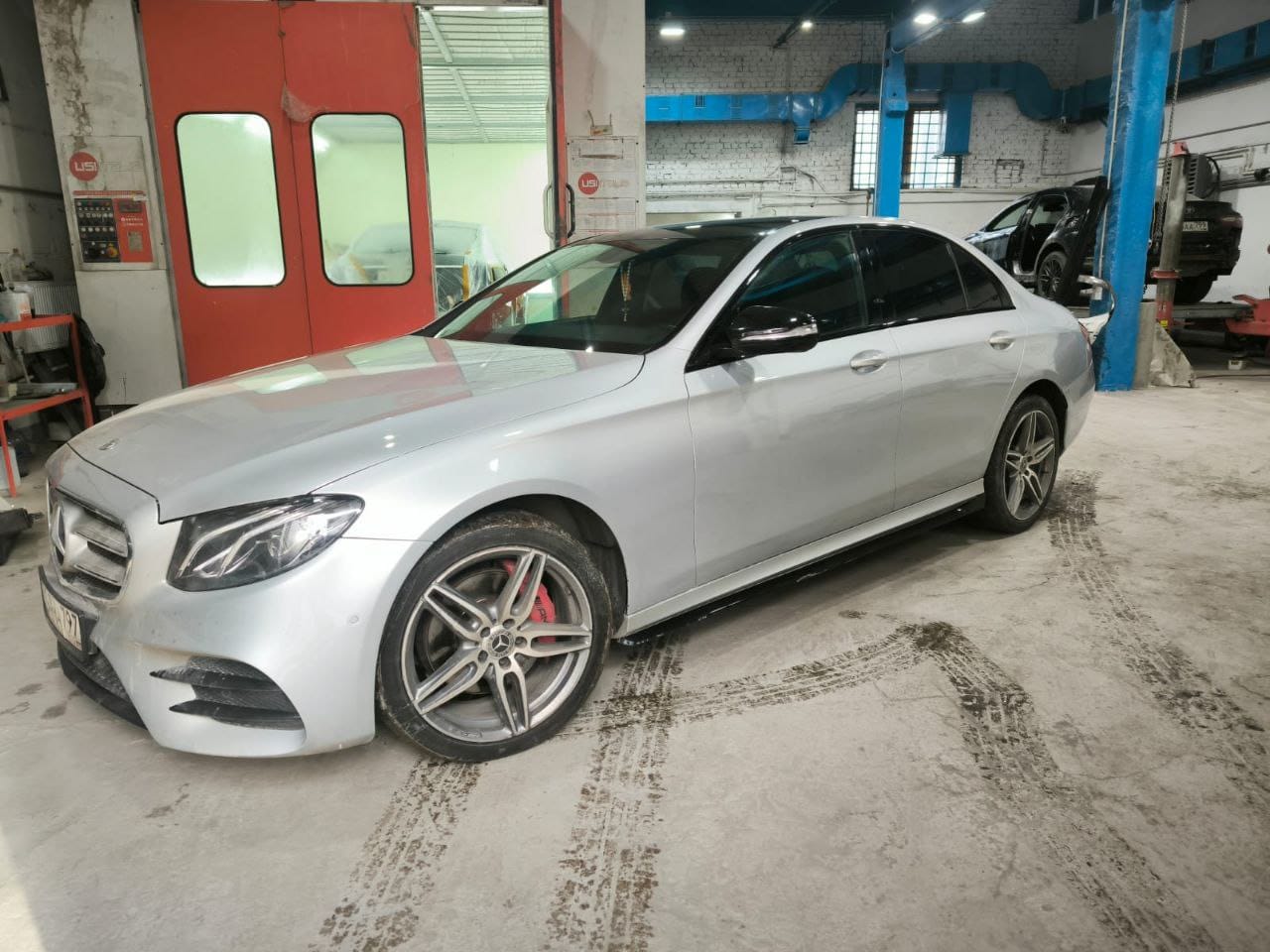 Восстановление передней и задней дверей автомобиля Mercedes-Benz